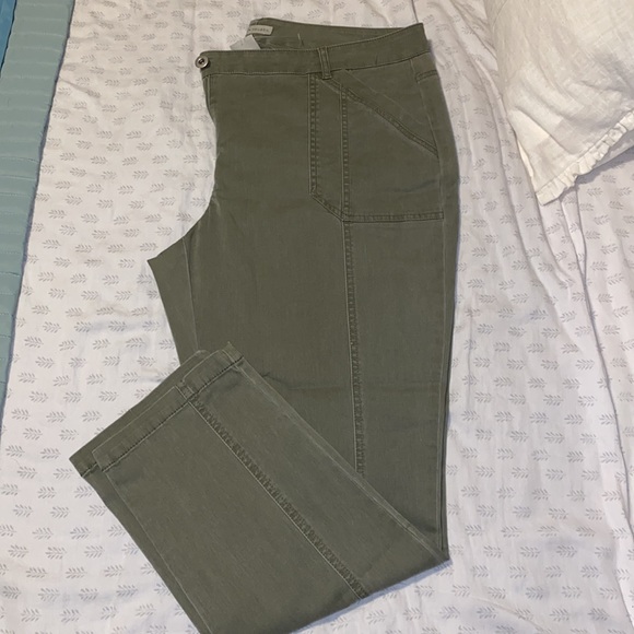 Van Heusen-Women’s Ankle pants - Picture 4 of 9